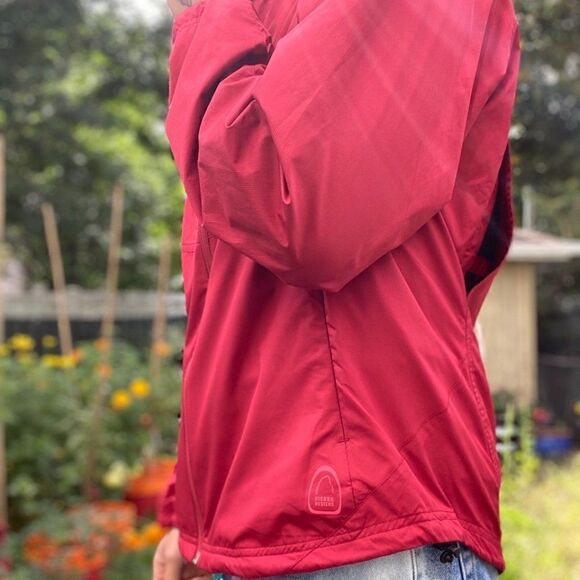 Red sierra design windbreaker jacket L - Picture 3 of 4